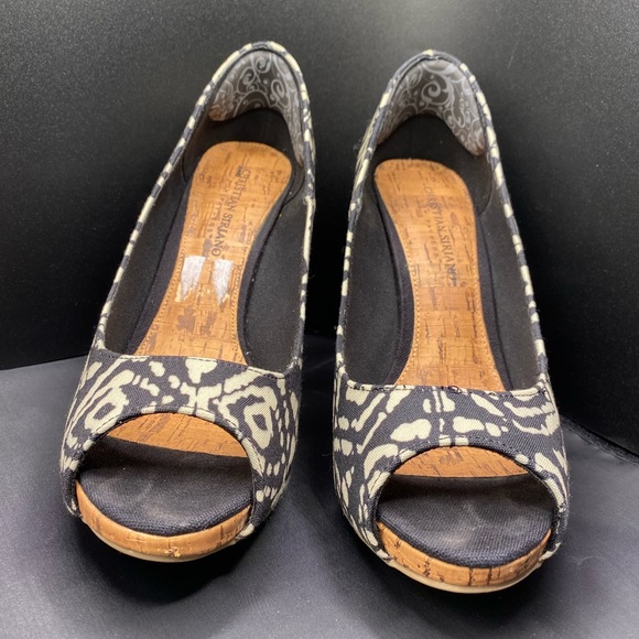 Christian Siriano Aztec Pumps - Picture 2 of 3
